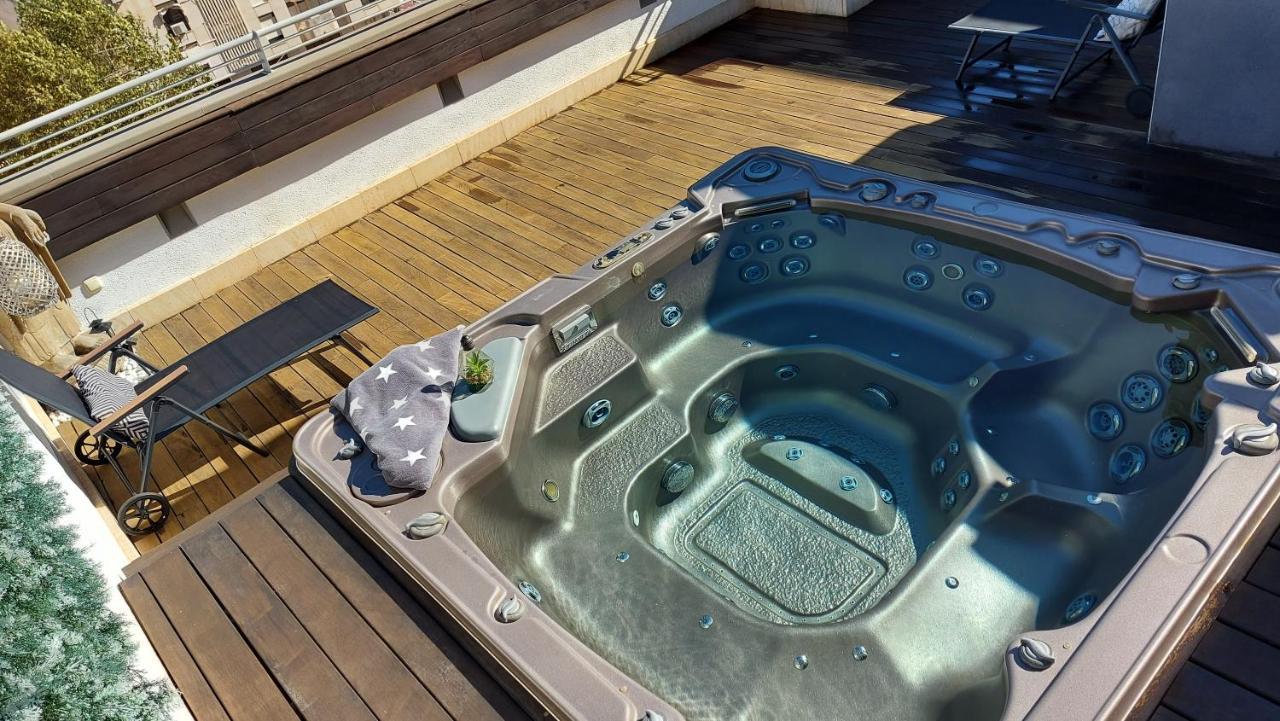 Atico De Lujo Con Jacuzzi Climatizado En Terraza Lägenhet Elche Exteriör bild